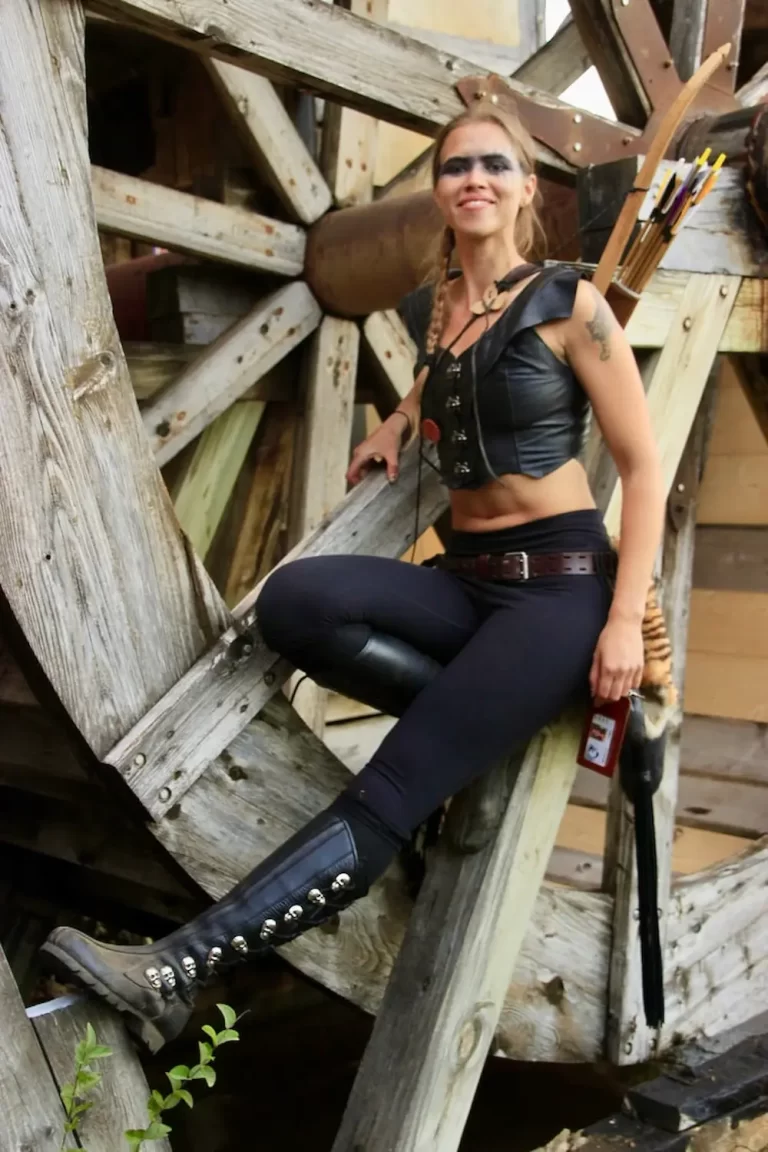 hand crafted natural edge genuine leather vest silver claps